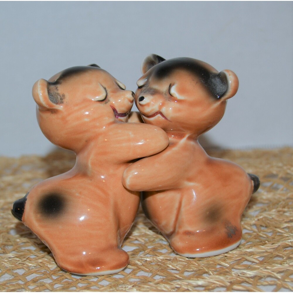 Vintage Salt and Pepper Shakers, Huggy Bears